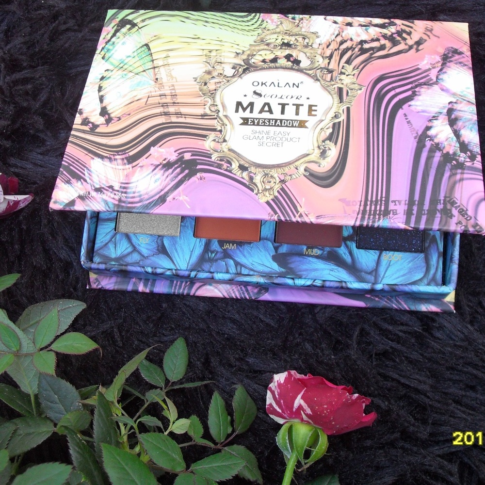 EYESHADOW PALETTE